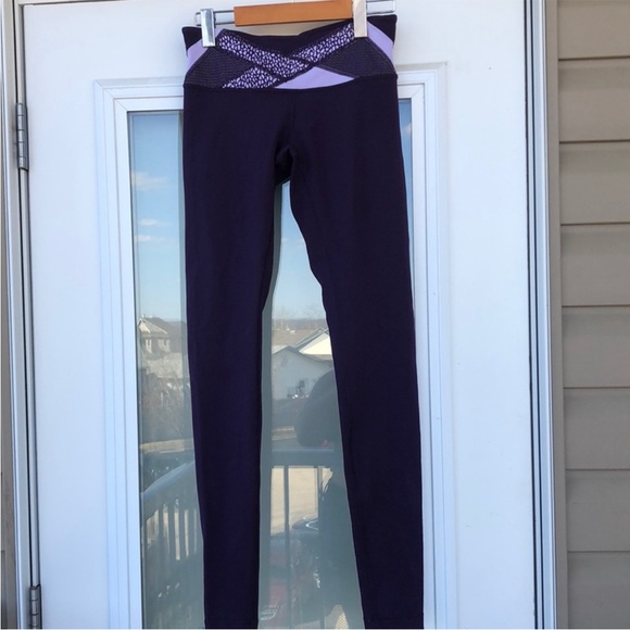 Lululemon Low Rise Wunder Unders - Picture 1 of 5